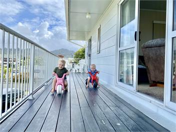 LARGE BACH 500 METRES FROM BEACH - Whangamata