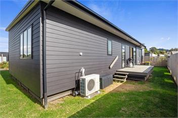 Modern Family Bach (Bachcare) - Waihi