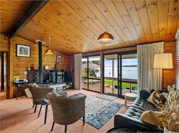 Peaceful Picnic Bay (Bachcare) - Surfdale