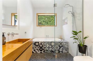 The Grass is Greener Getaway - Private Hot Tub - Whangamata