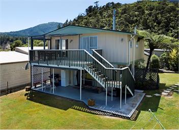 Bach with Bay Views - Okiwi Bay