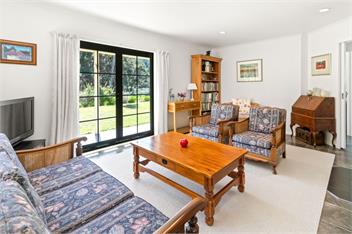 Hill Cottage (Bachcare) - Featherston
