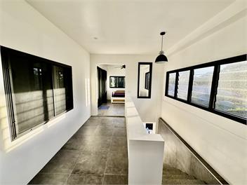 Runway Retreat by the Mountains - Nikao