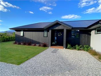 Modern home in central Wānaka - Wanaka