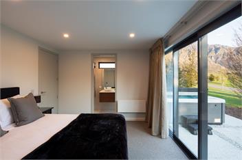 Beautiful 3 bedroom home | Hot Tub | Stunning View - Queenstown