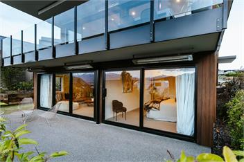 Korari House | Lake Views | Close to Town Centre | Sleeps 10 - Wanaka