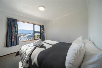Four Peaks Matai Escape (Bachcare) - Te Anau