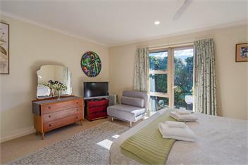 Casa Bella - Nelson City Holiday Home - The Wood, Nelson
