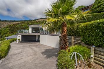 MODERN HILL TOP HOUSE | Amazing Views & Space | Sleeps 10 -