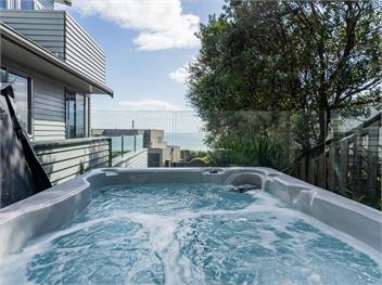 Ocean View Beach Beauty (Bachcare) - 