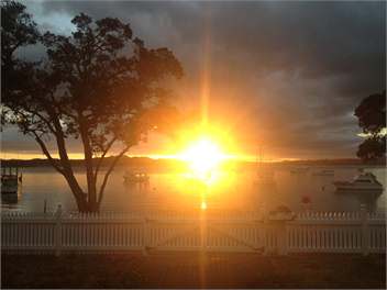 Paradise on The Strand. Waterfront Holiday Home - Bay of Islands