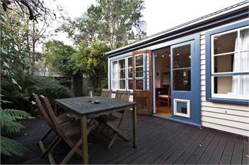 Brockworth Cottage - (Christchurch City and Country Cottages) - 