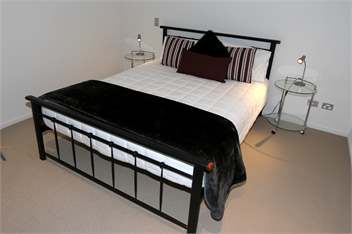 Waterfront Luxury Three Bedroom Quay Apartment - Picton