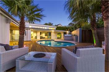 Luxury by the Sea - Auckland
