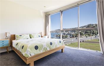 Stay in Wellington - The Penthouse on Evans Bay - Wellington