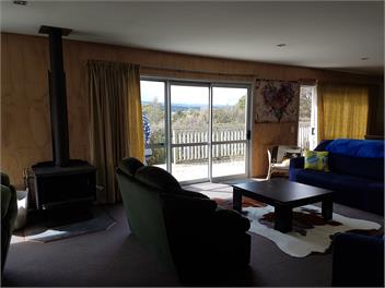 Stunning Views, Warm, Central & Quiet Little Hill - Ohakune