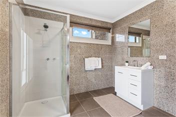 Large Home with Privacy and Views, Sleeps 12 - Melbourne