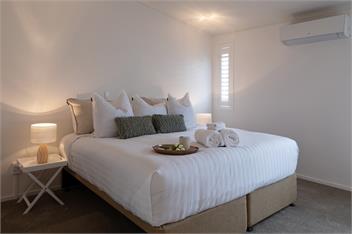 Deluxe Suite - Your Private Sanctuary Awaits - Auckland