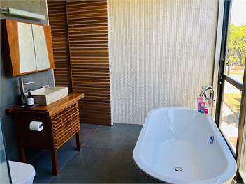 **Omaha Beach- Stylish Sun Filled Luxury Bach** - Auckland