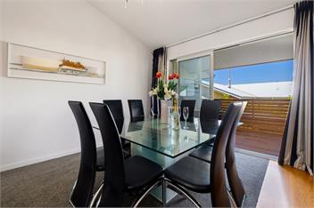 Lakeside Luxury (Bachcare) - Wanaka