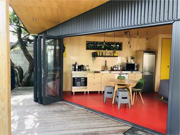 Stylish pool house with starter breakfast  - Christchuch 