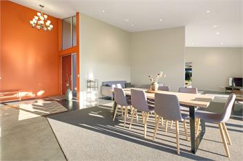 Spacious new holiday home, warm with lovely views - Wanaka