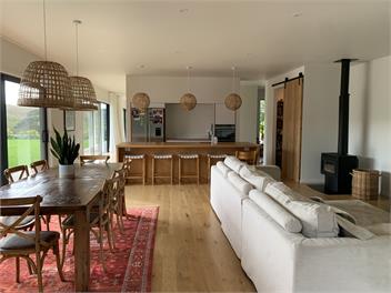 Modern Summer House with Swimming Pool and Spa - Raglan