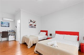 20++ Guests !! Rent Entire Pub for the Night - Echuca