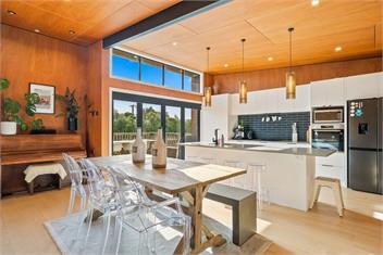 Beachside Sanctuary – Otaki Beach Holiday Home - Otaki Beach