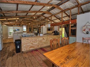 The Old Woolshed Rural Camping Style With Bonuses - Pukehina