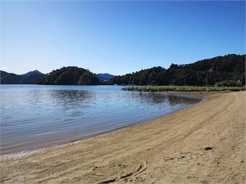 Lazy Days Down the Bay - Ngakuta Bay