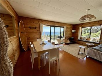 Bazza's Beach House - Great Barrier Island