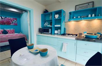 ShineAwayHomes-AC beachside - Rarotonga