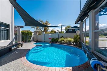 Sun and Swim (Bachcare) - Taupo
