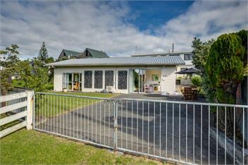 Mahia Bliss (Bachcare) - Mahia