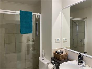 Village Apartment - Cafes - Beach & Pool!! -North Shore - Auckland