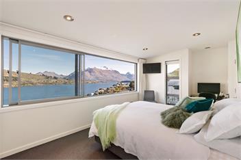 Lake Views on De La Mare Place, 3 BDR, Free Wi-Fi - Queenstown