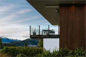 Korari House | Lake Views | Close to Town Centre | Sleeps 10 - Wanaka