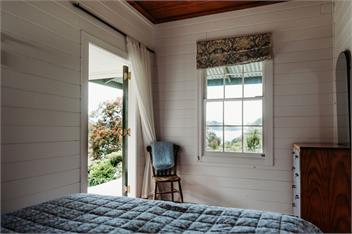 Hidden Beachfront Cottage on a Private Beach - Whangarei Heads