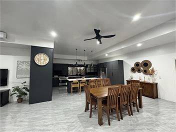 Runway Retreat by the Mountains - Nikao