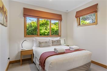 Omaio - TAUPO - Indoor Heated Pool, Spa Pool, Cinema Room, Lake Views - Taupo