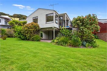 Sandy Feet Beach House - right across from Onemana Beach - 