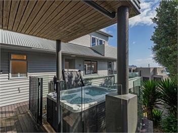 Ocean View Beach Beauty (Bachcare) - 