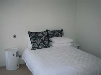 ARNIES PLACE AT THE BEACH - TAURANGA