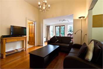 Brockworth Cottage - (Christchurch City and Country Cottages) - 