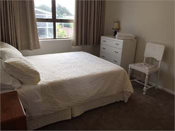 'Olde Beach Villa'  Waikanae. A wonderful ocean-view beach house - Waikanae