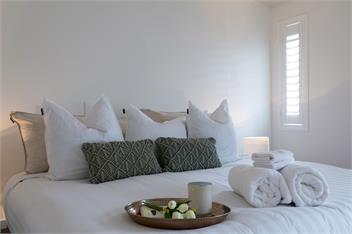 Deluxe Suite - Your Private Sanctuary Awaits - Auckland
