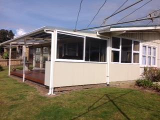 LOWES RETREAT (ON the Beach) - Opotiki