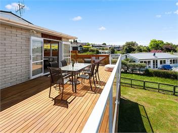 Central Riverside Retreat (Bachcare) - Taupo Central