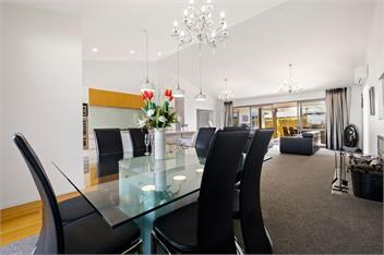 Lakeside Luxury (Bachcare) - Wanaka